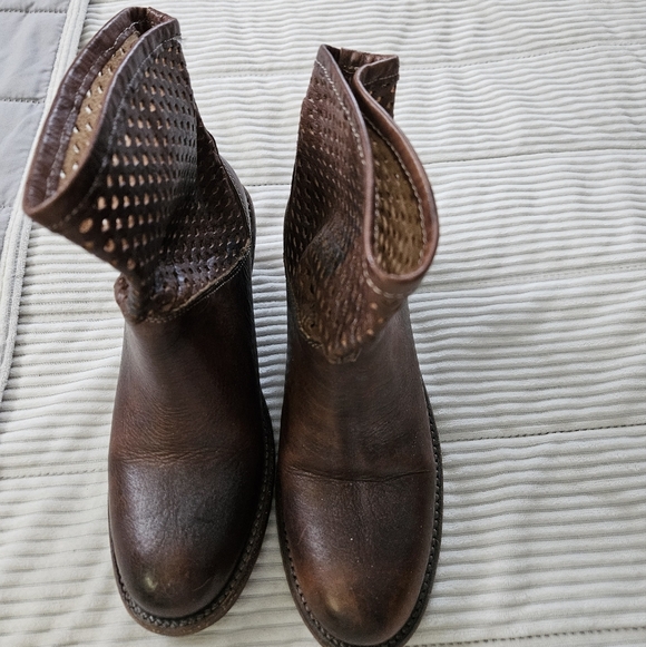 BED STU COBBLER Series Brown perforated ankle wedge boots. Size 7 - Picture 3 of 11